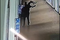 温州一小学生被老师拎起身子，悬空探出3楼窗外吓唬，警方已立案